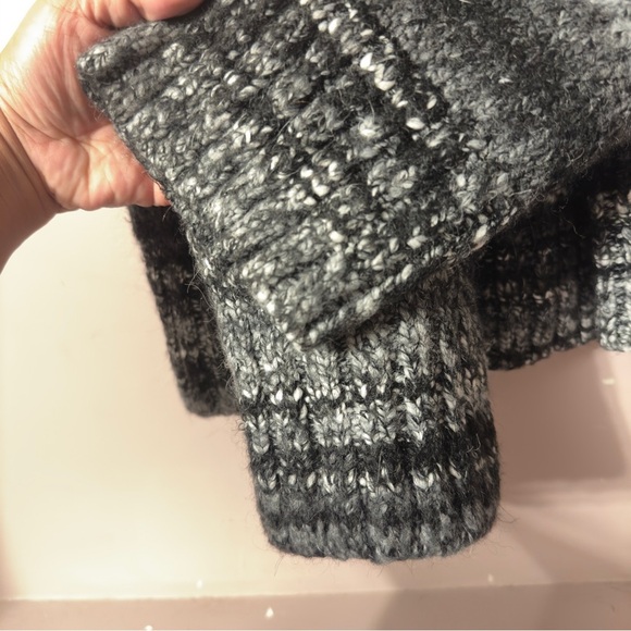 Aritzia Babaton Titus Turtleneck Sweater Black/Gray Women Size L - Picture 4 of 8